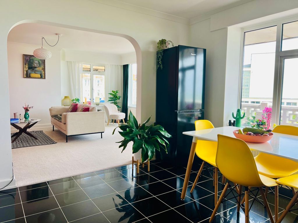 Property photo 3 of 25