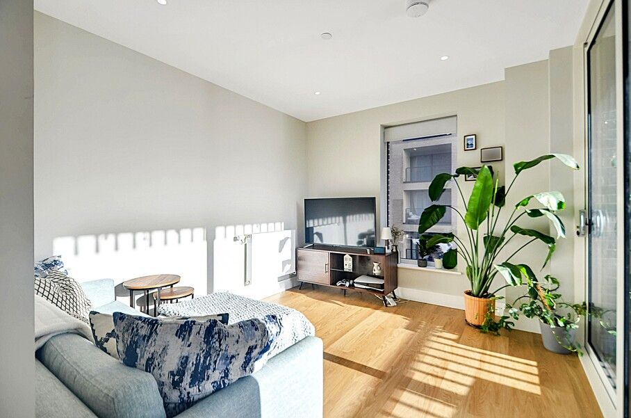 Property photo 1 of 22 Lounge Area (2).Jpg