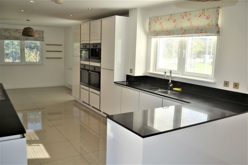 Property photo 2 of 19 Kitchen