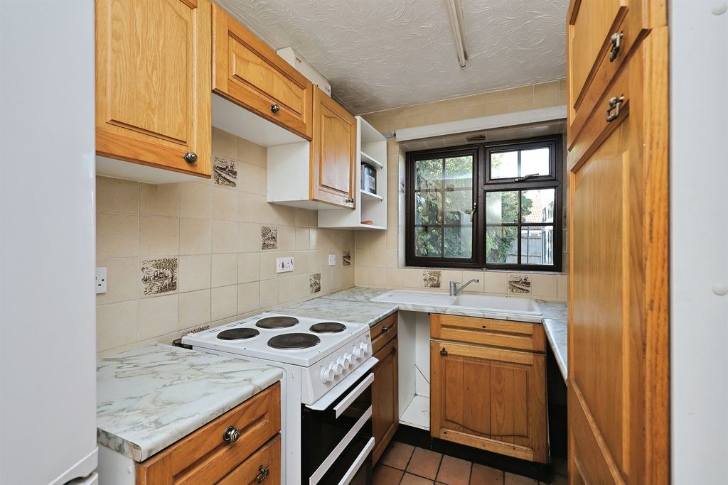 Property photo 2 of 14