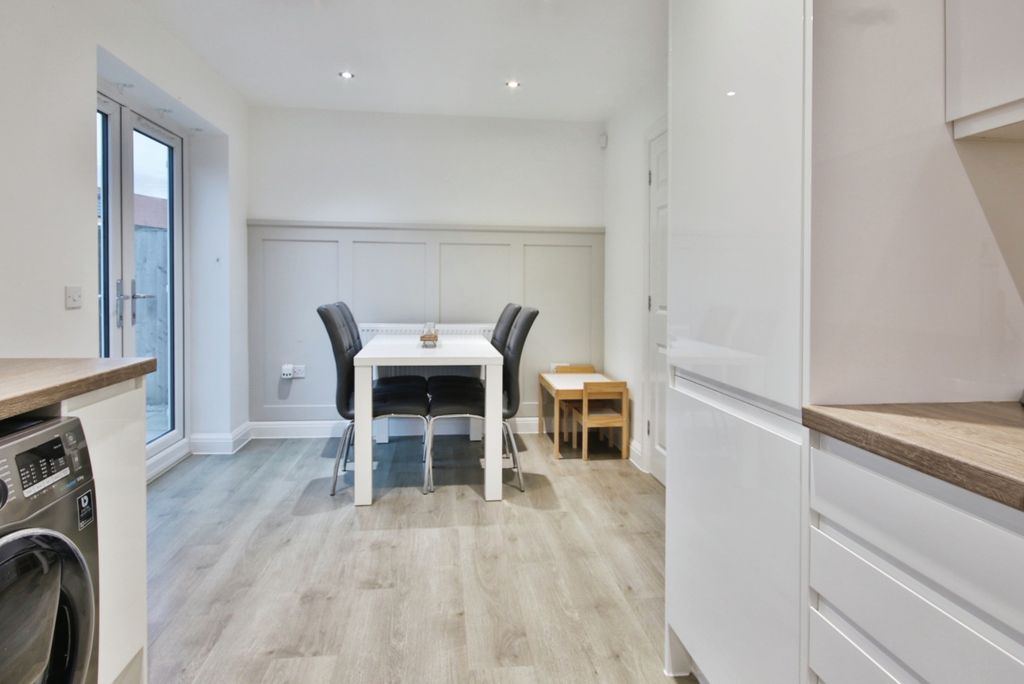 Property photo 3 of 17 3775948