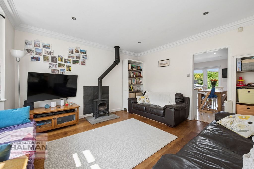 Property photo 2 of 18
