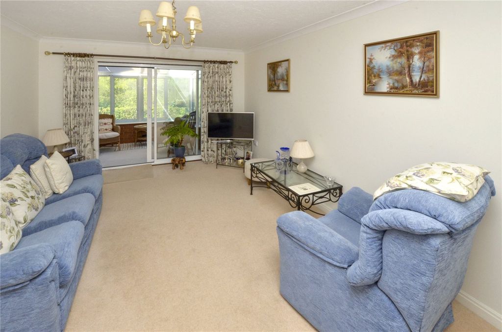 Property photo 2 of 16 Lounge