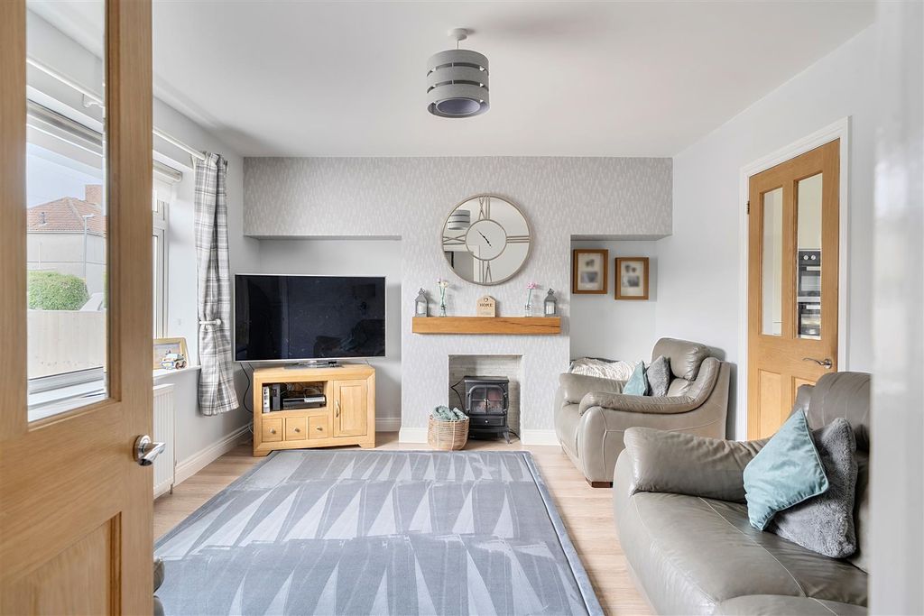 Property photo 2 of 13 1457775-17-6A0De31051c0E.Jpg