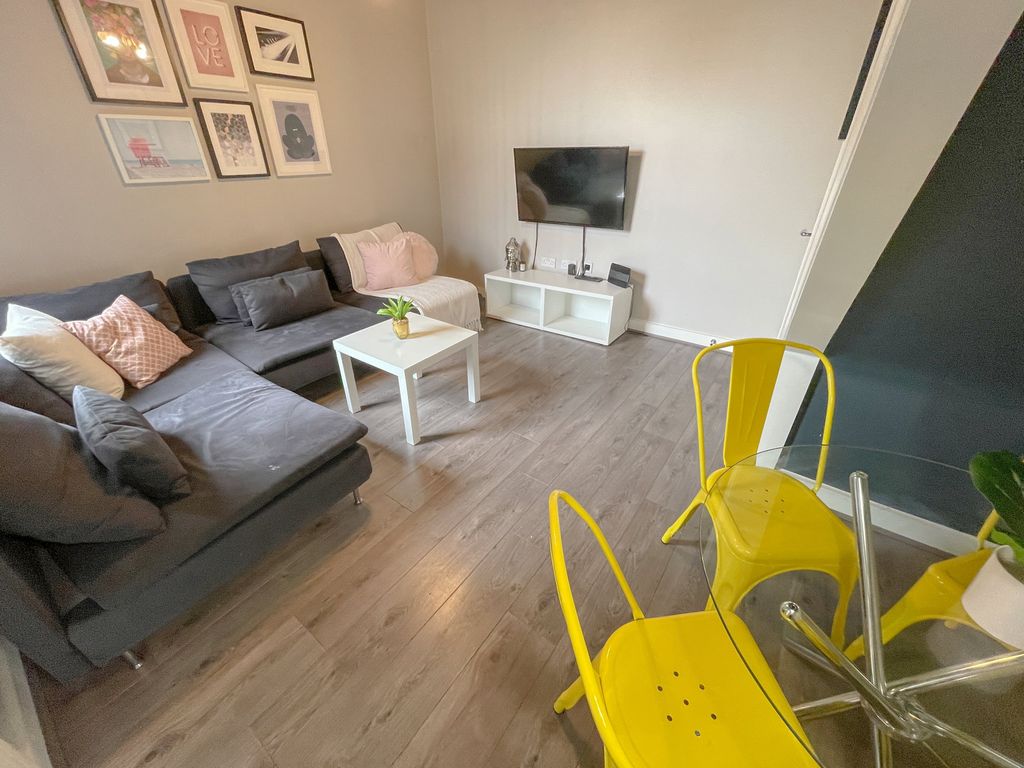 Property photo 2 of 8 159 Empress(4)