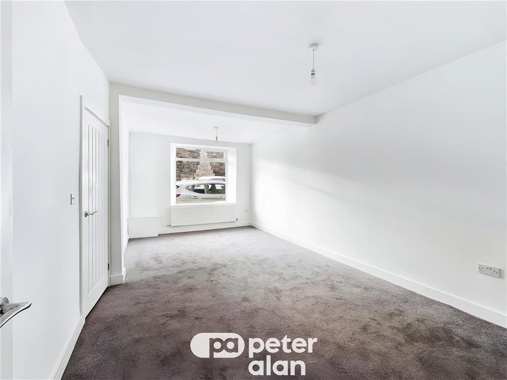 Property photo 2 of 8 Living Room