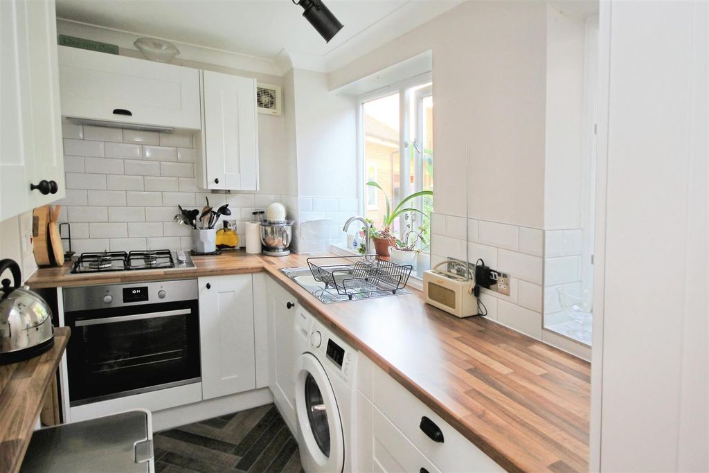 Property photo 3 of 13 76B45Eb3-New 20Kitchen.Jpg