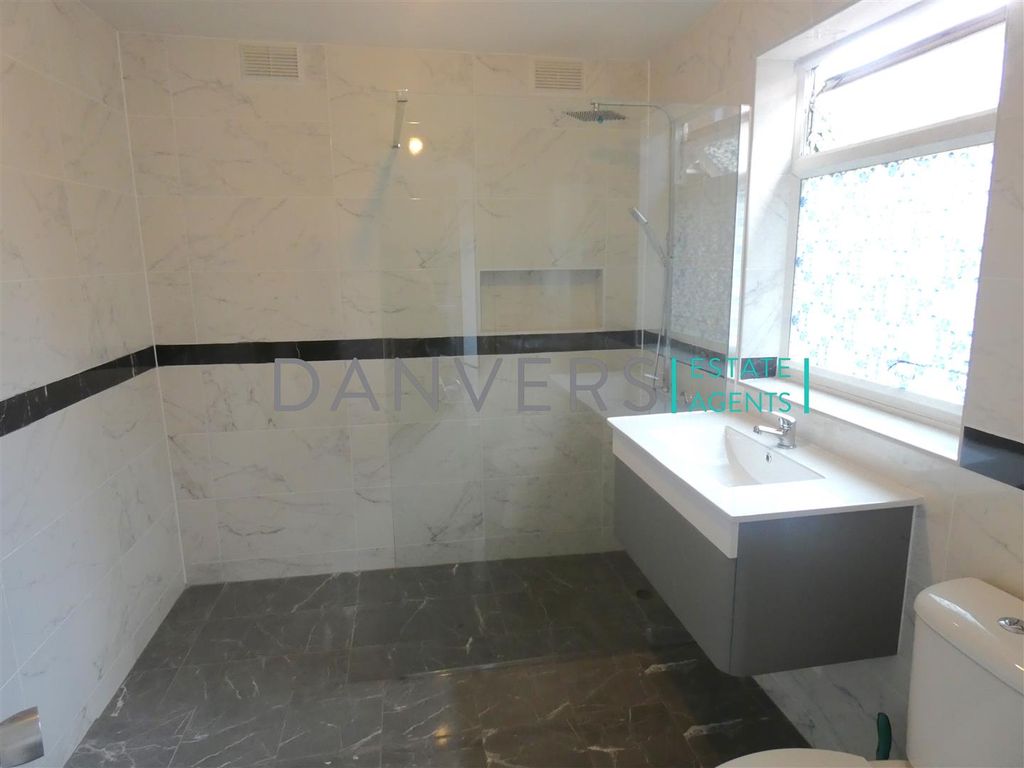 Property photo 3 of 7 P1120351.Jpg