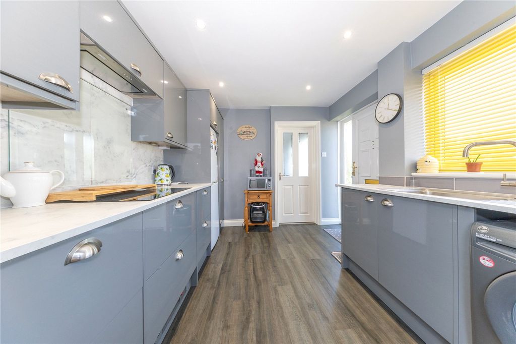 Property photo 2 of 15 Kitchen