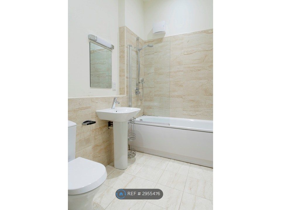 Property photo 3 of 11 Bathroom