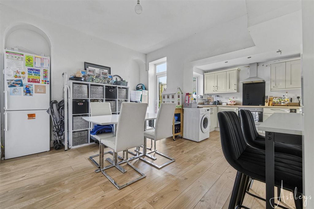 Property photo 3 of 16 Kitchen/Dining Room
