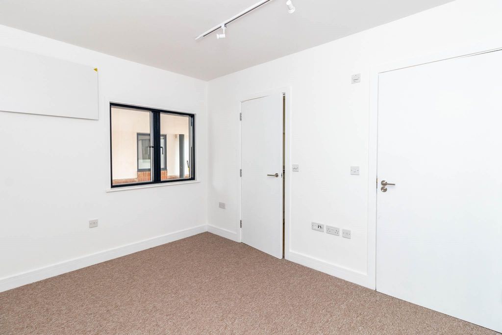 Property photo 3 of 9 Bedroom