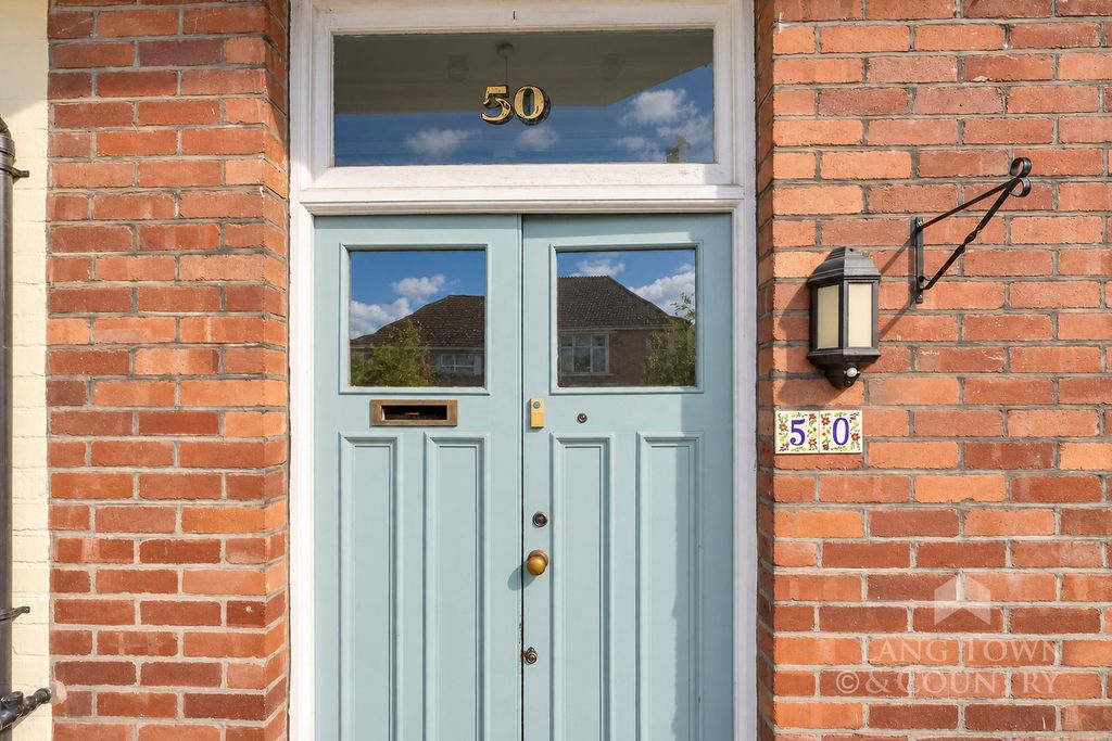 Property photo 2 of 24