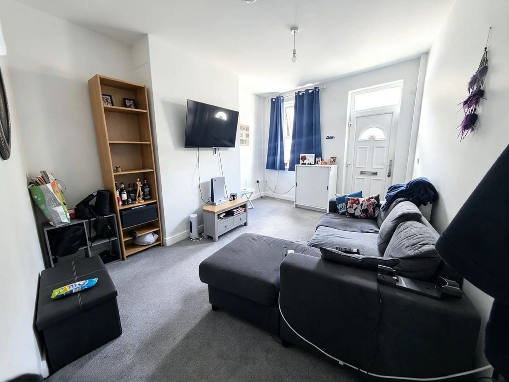 Property photo 2 of 7 Living Room