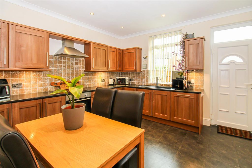 Property photo 3 of 9 Kitchen/Diner