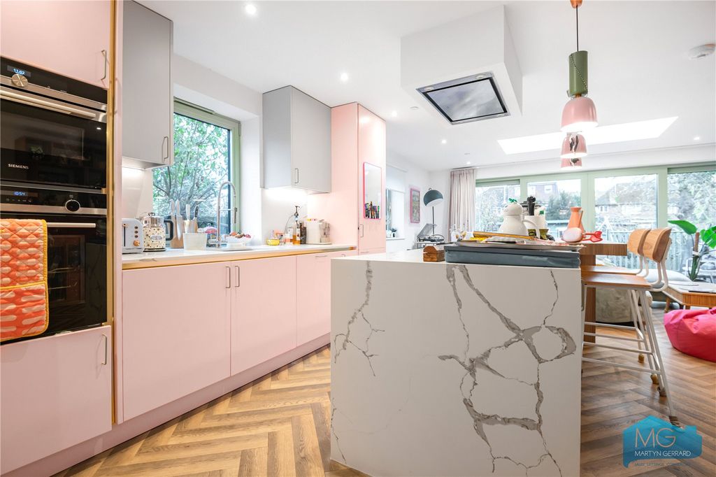 Property photo 3 of 27 Picture No. 22