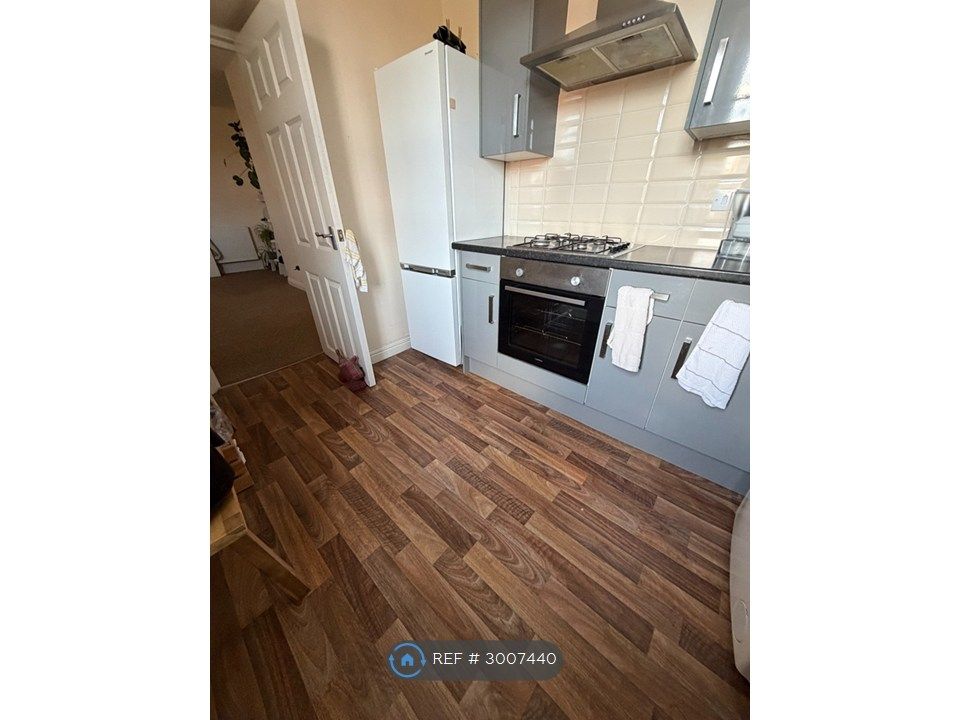 Property photo 3 of 11 Kitchen