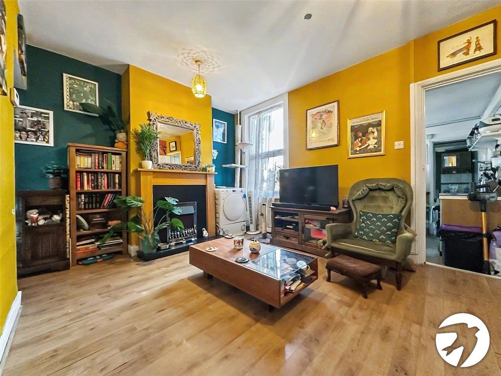 Property photo 2 of 7 Lounge