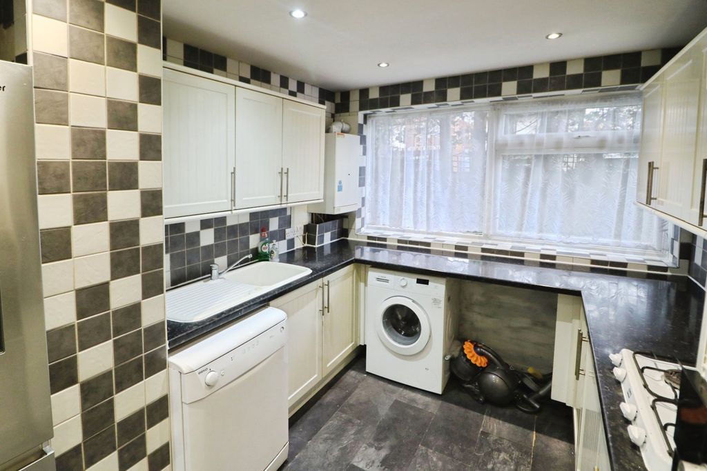 Property photo 3 of 7 Picture No. 04