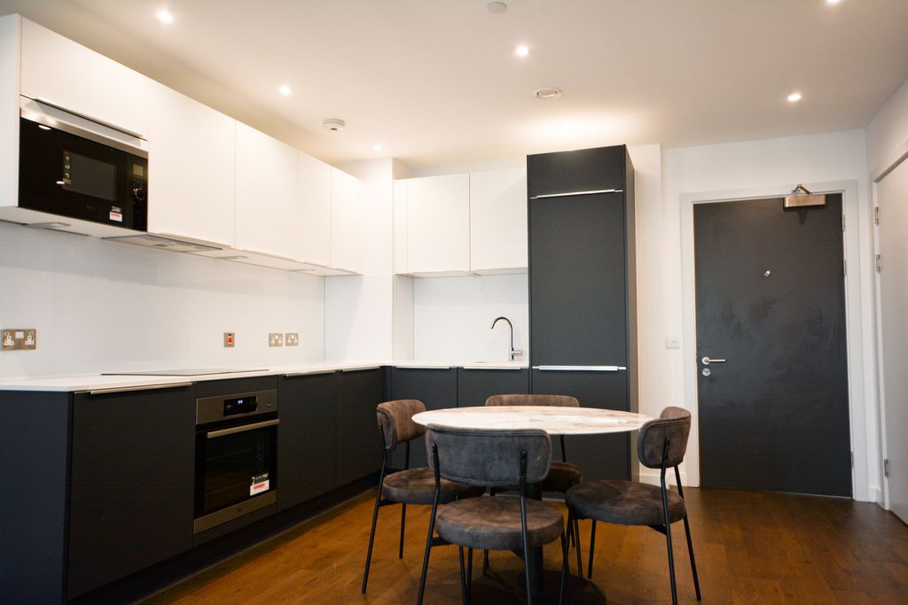 Property photo 2 of 11 Kitchen