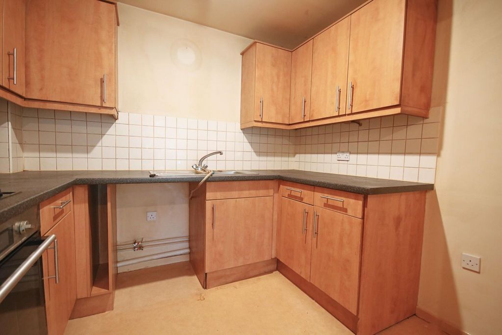 Property photo 3 of 9 Kitch1 (3).Jpg