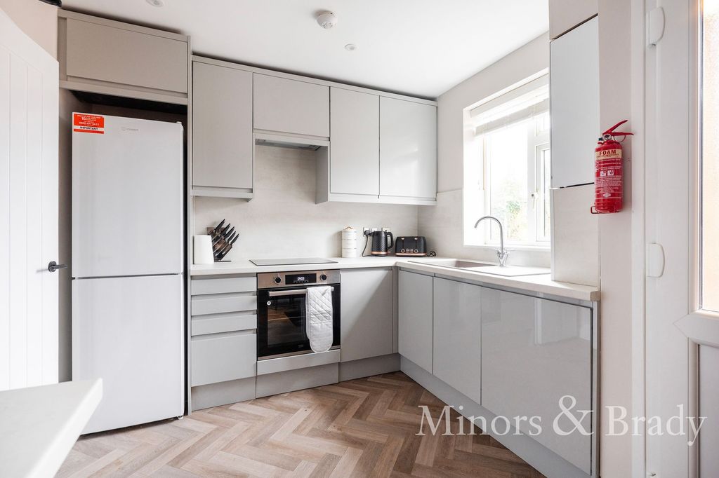 Property photo 2 of 21