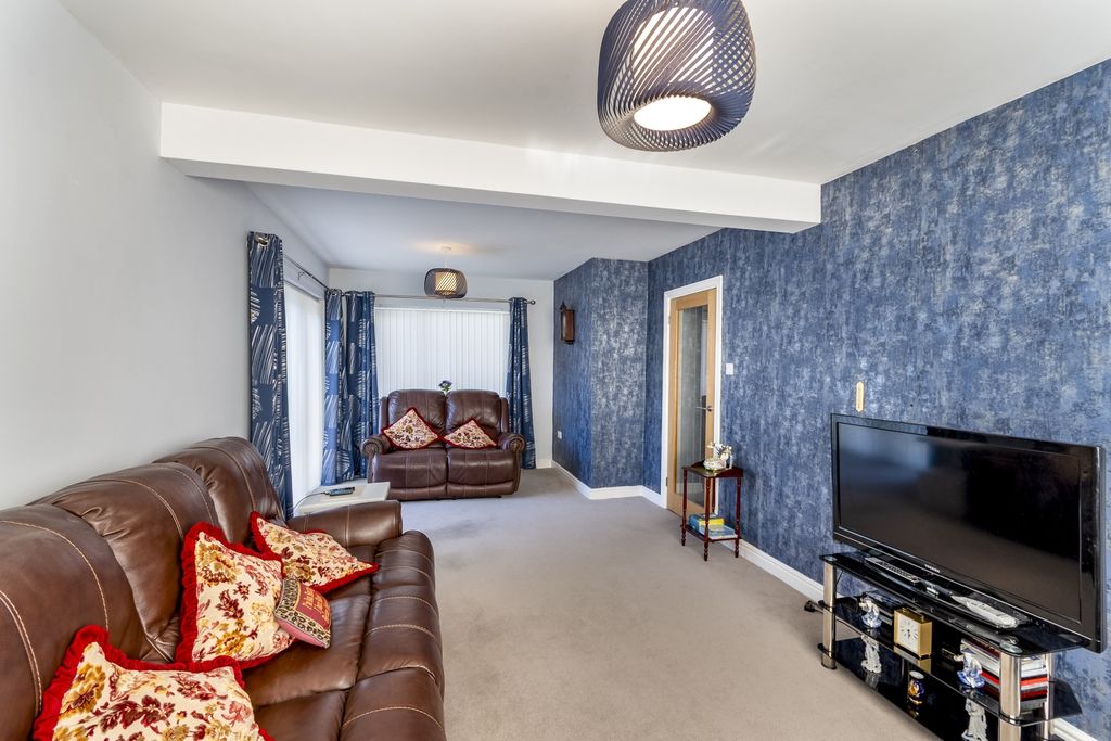 Property photo 3 of 18 Ewemove Estate Agents Scunthorpe Living Room