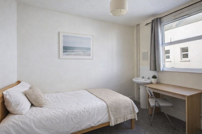 Property photo 3 of 6 Photo 10