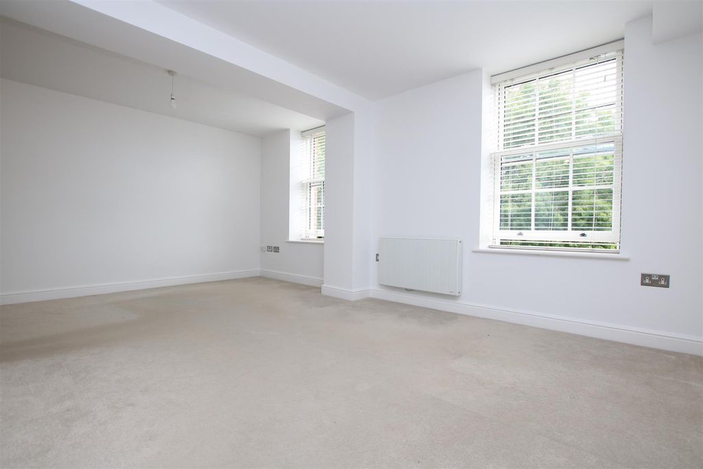 Property photo 3 of 15 Living Area 3.Jpg
