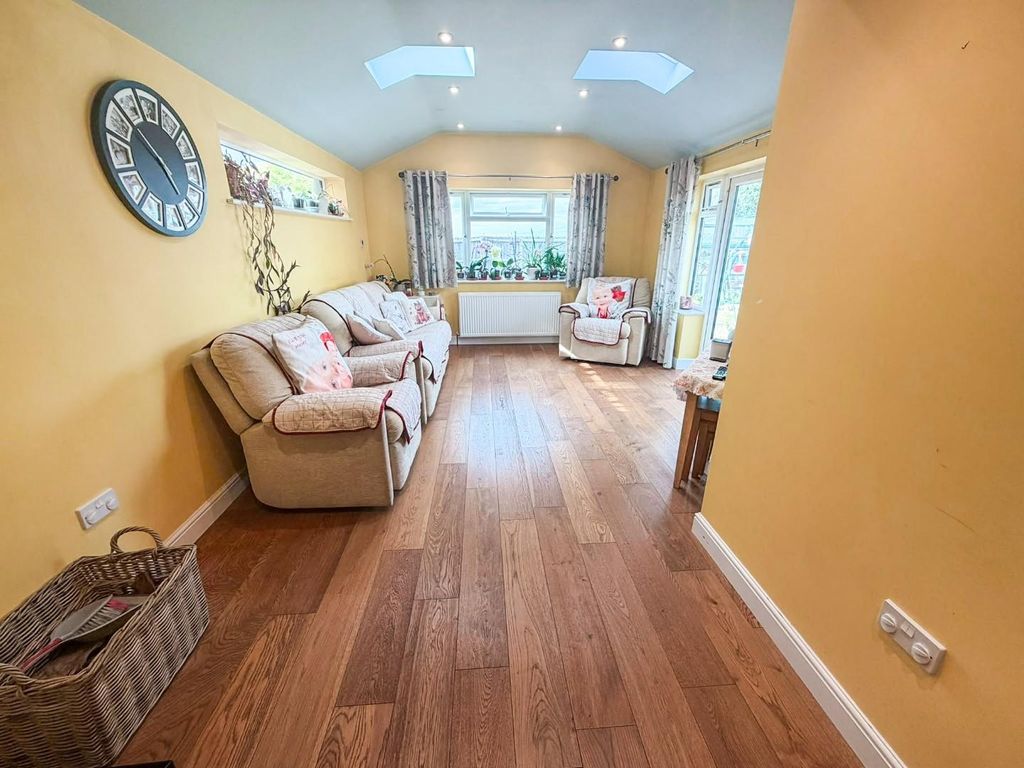 Property photo 3 of 14 Tlc_6c120d6A-5446-48Fa-Ae46-Ca71B83Aba03_2E939Ea.J