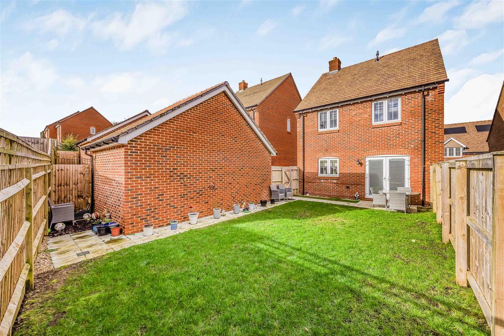 Property photo 3 of 24 7 Alder Grove, Horndean-Small-Porticomarketing-Sol