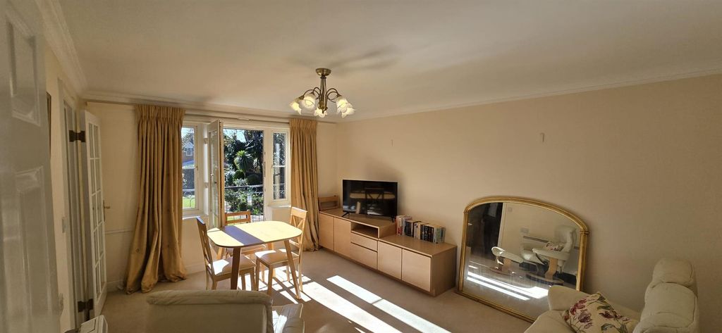 Property photo 2 of 19 Living / Dining Room