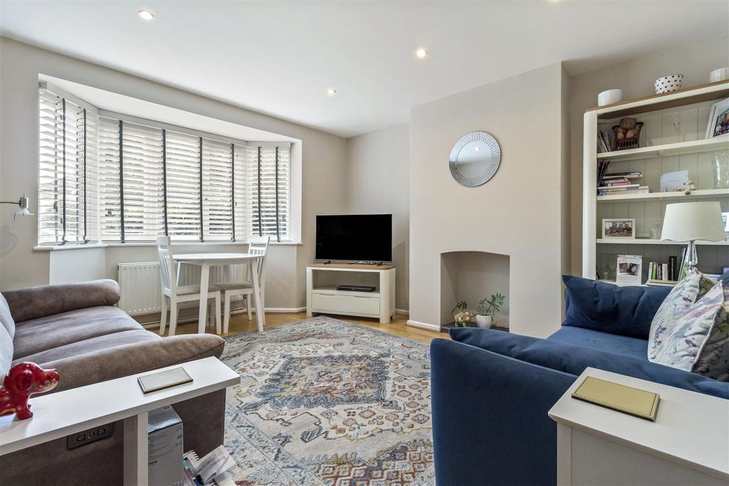 Property photo 2 of 13 71 Loxwood Avenue-001.Jpg