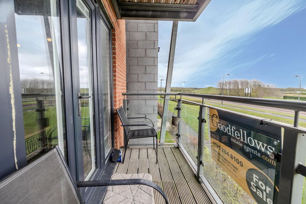 Property photo 3 of 17 Balcony