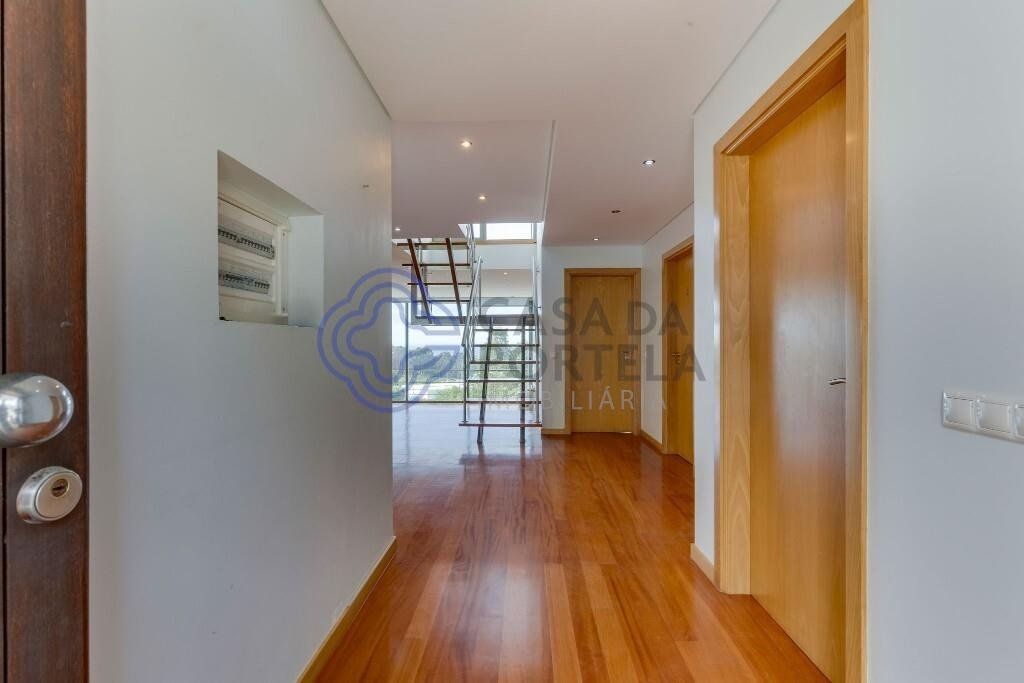 Property photo 2 of 91