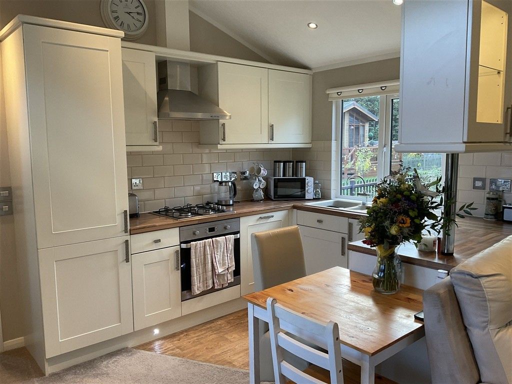 Property photo 3 of 9 Kitchen/Dining Area
