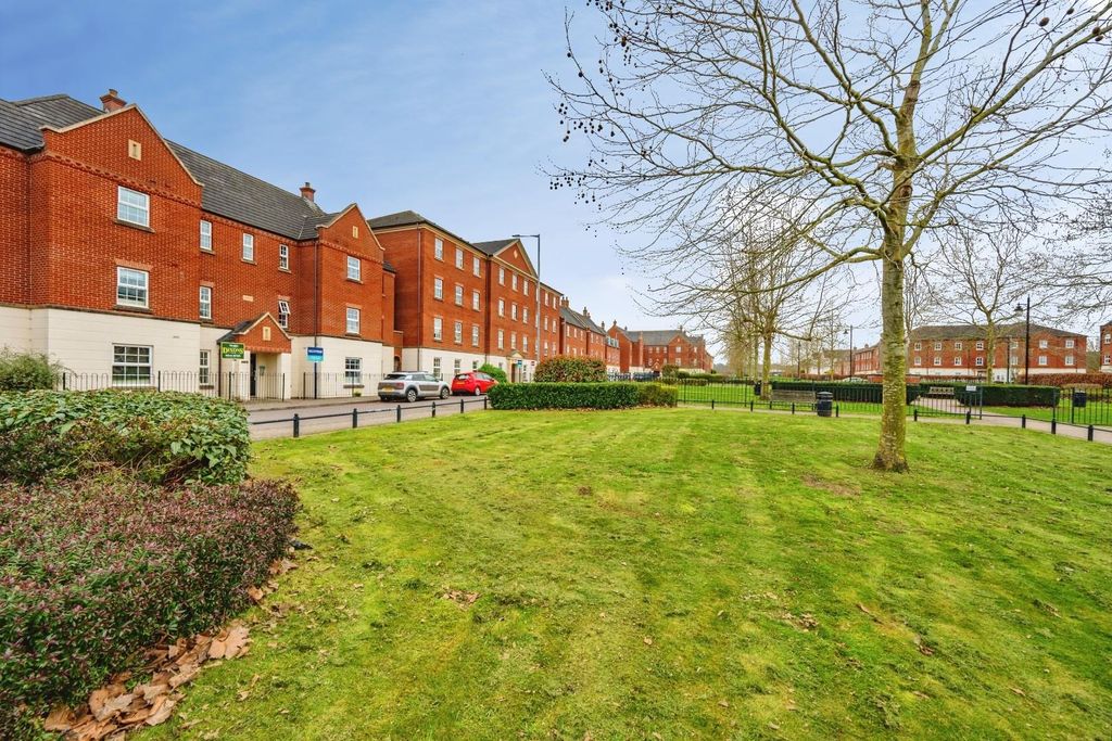 Property photo 2 of 20 8Harlestonhouse-23.Jpg