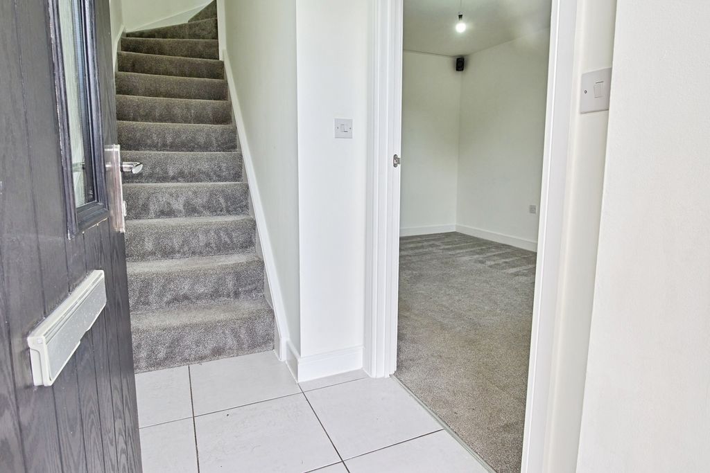 Property photo 3 of 19 Hallway