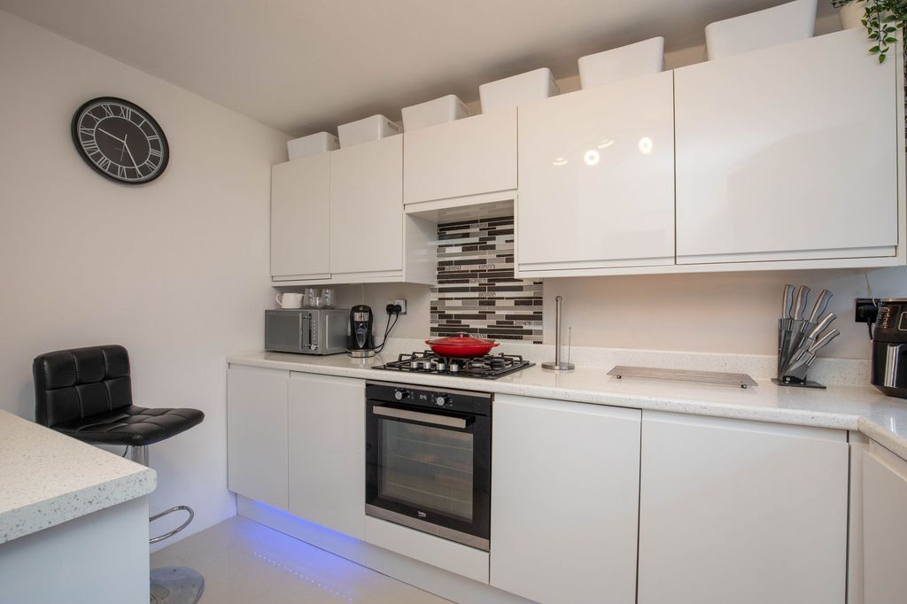 Property photo 3 of 26