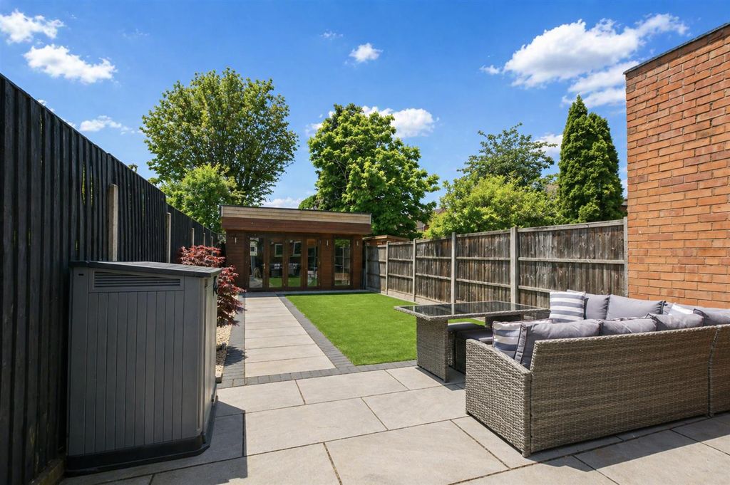 Property photo 1 of 19 Outside