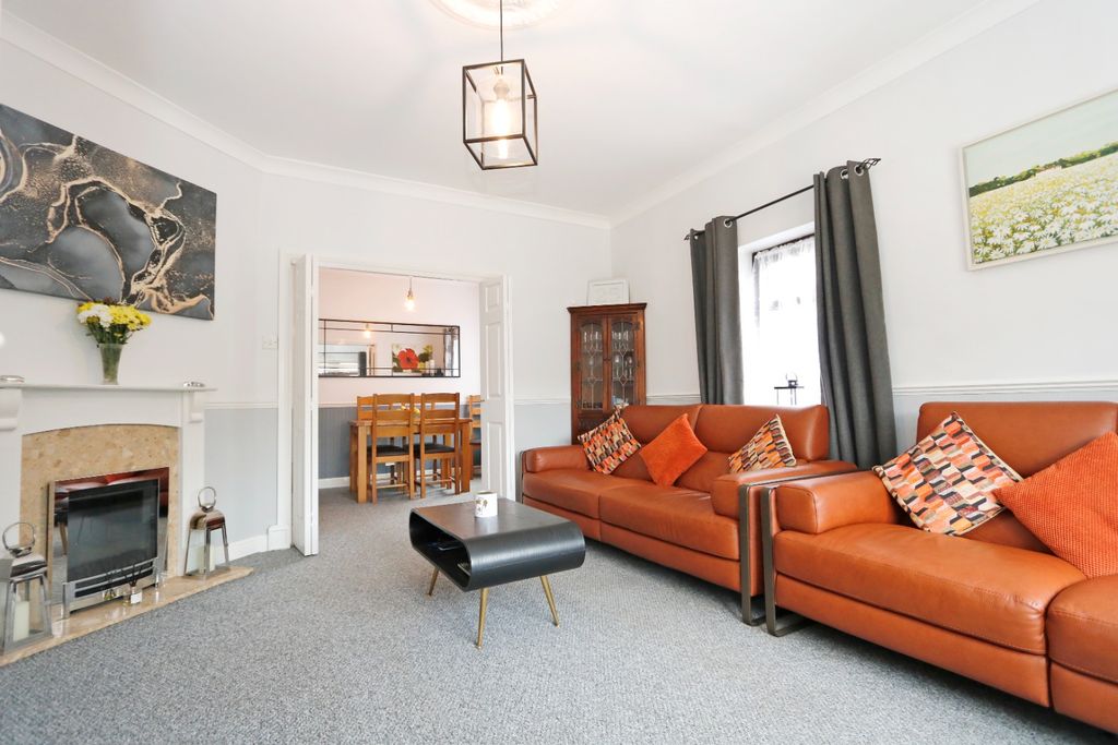 Property photo 2 of 17 4274872