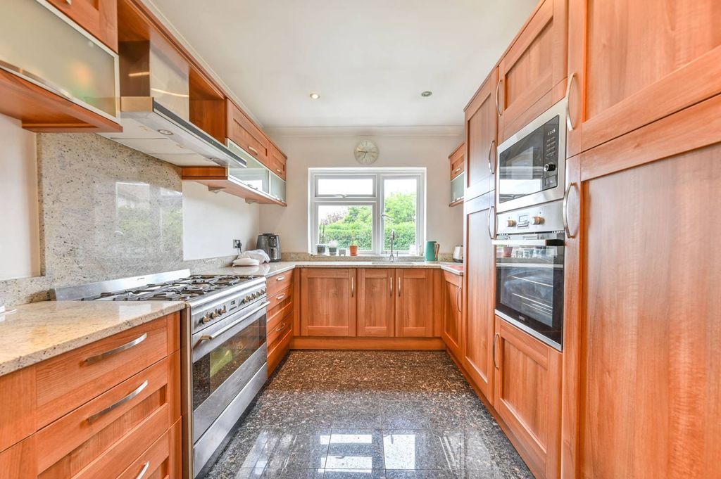 Property photo 1 of 19