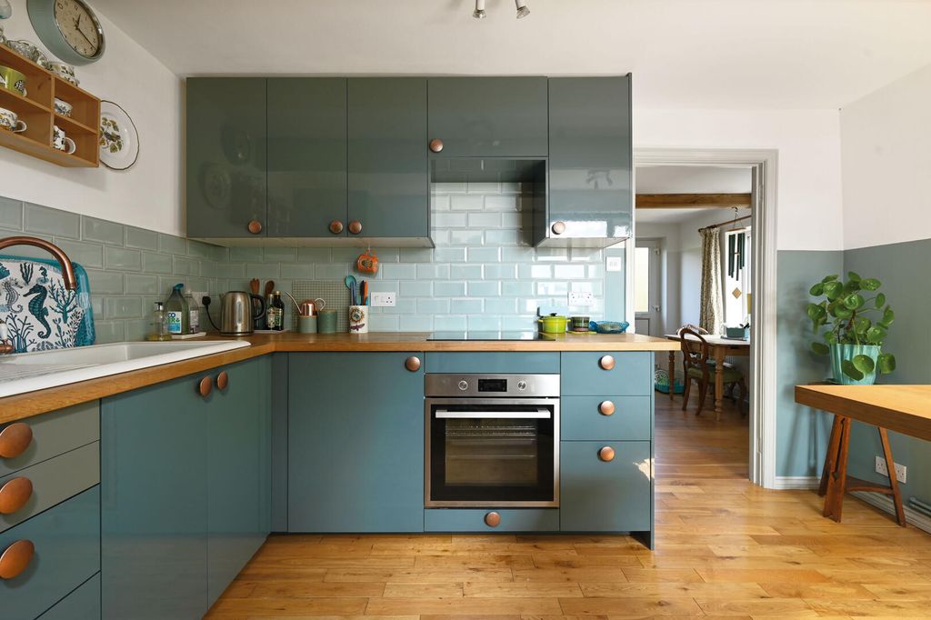 Property photo 3 of 14 Kitchen