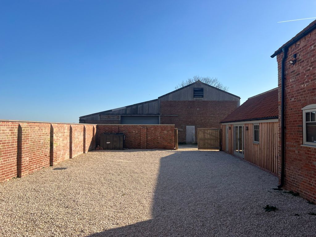 Property photo 3 of 27