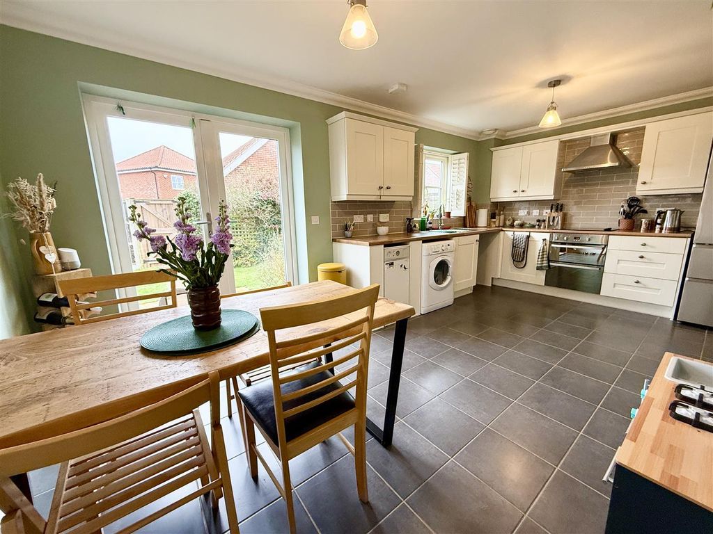 Property photo 3 of 18 Kitchen Dining