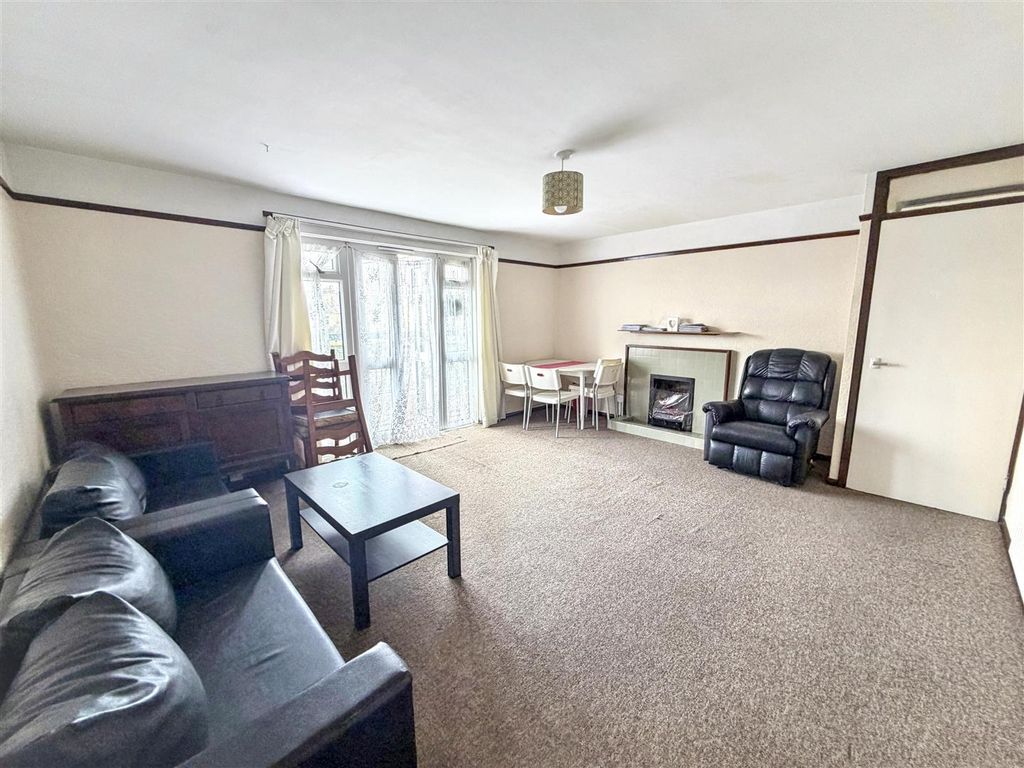 Property photo 3 of 9 Lounge/ Diner