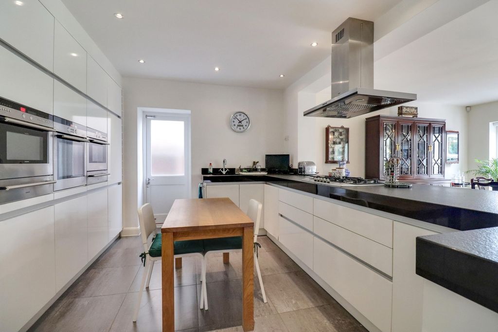 Additional image 4 of 4 bed detached house for salePemberton Road, East Molesey KT8