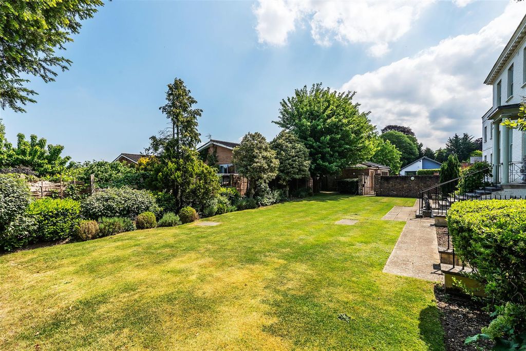 Property photo 2 of 14 5-Ashtead-Lodge-15.Jpg