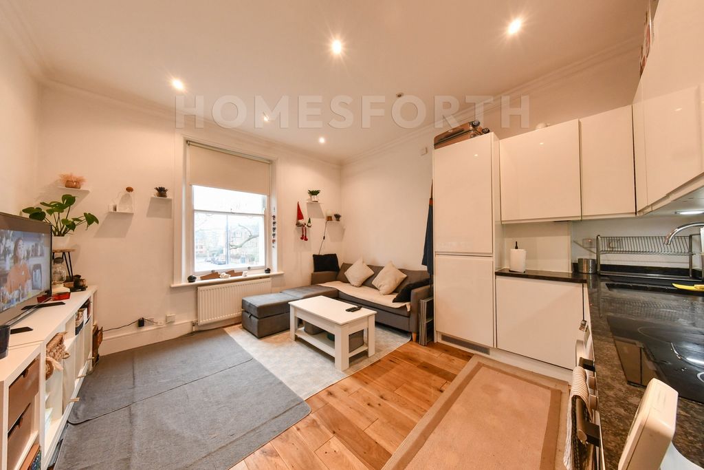 Property photo 3 of 8 Photo 6