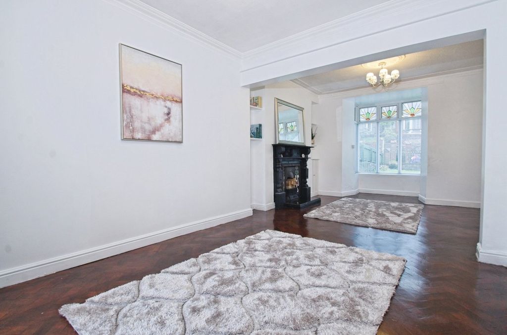 Property photo 2 of 27